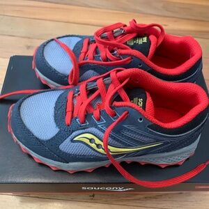 Boy saucony sneaker size11
